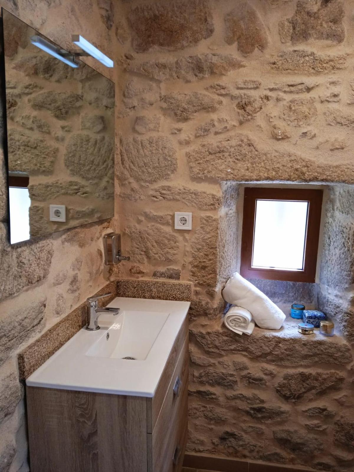 O Enxidro Villa Rois Luaran gambar